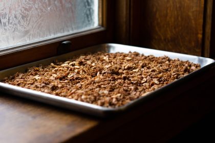 GRANOLA & MILK